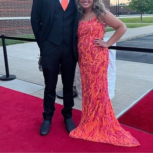 Brand New Prom dress! Worn 1 time. Still has tags on it size 8 no alternations